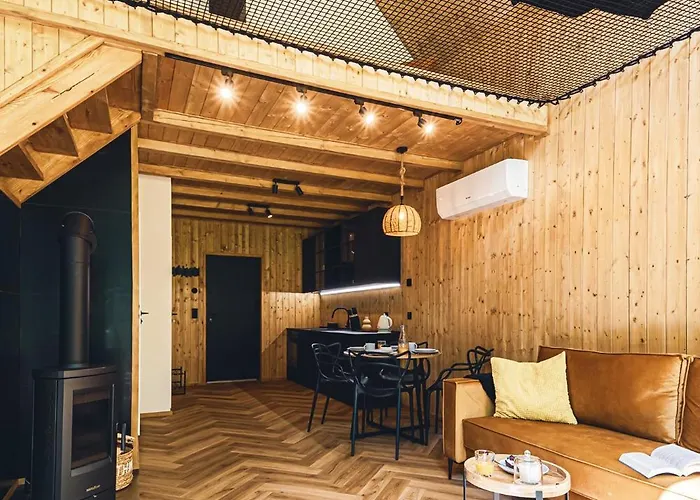 Willa Mazury Twin House *